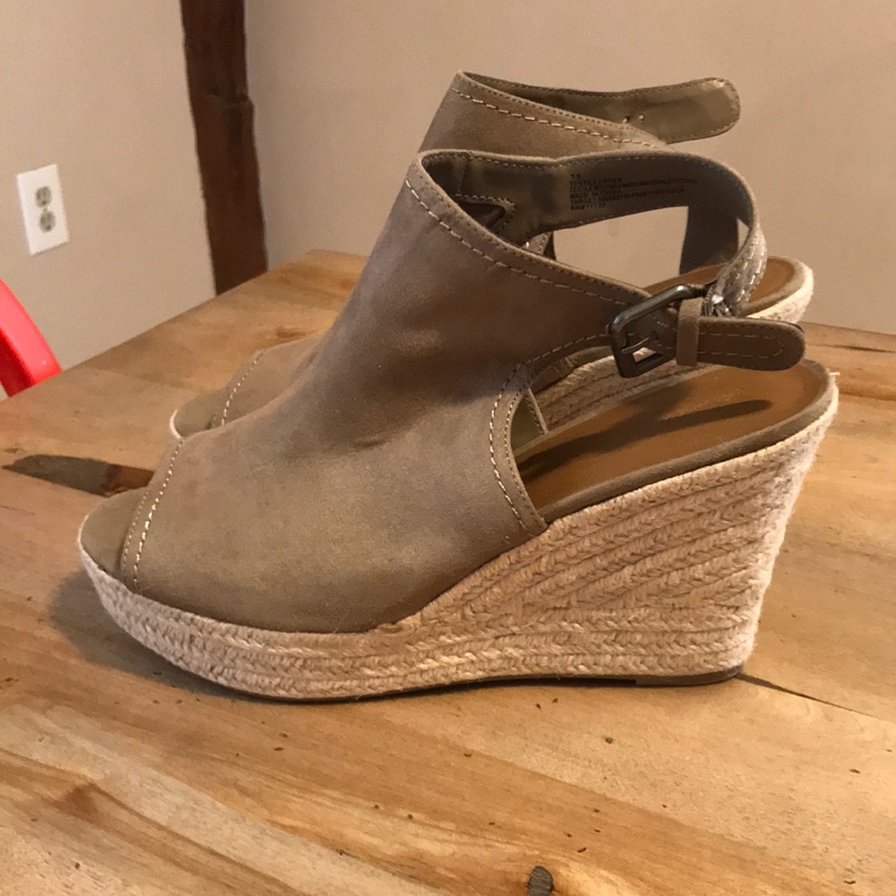 Universal Thread Shoes NWT